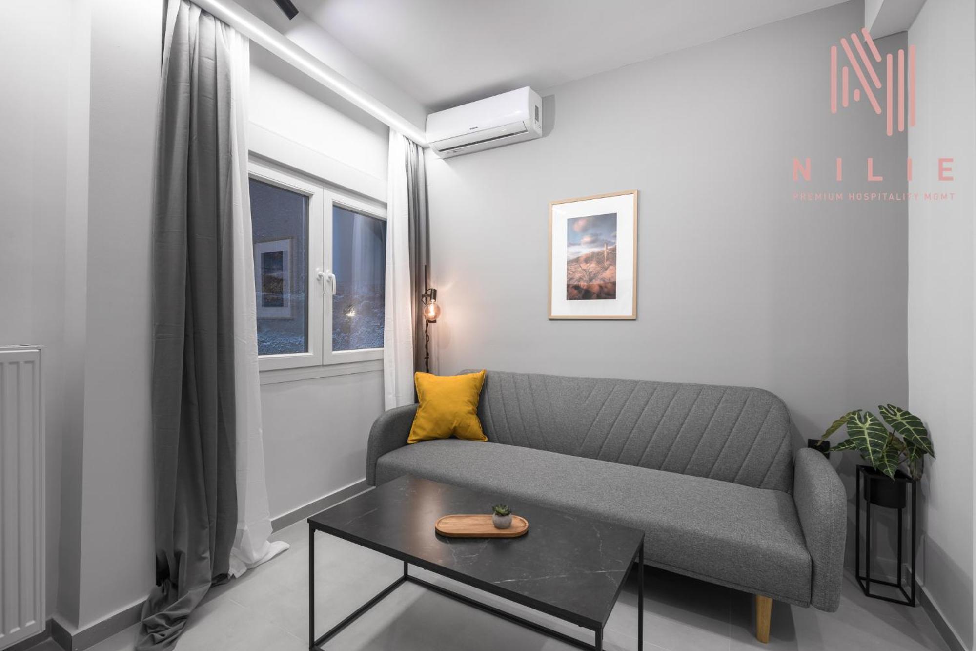 Room8, Nilie Hospitality Mgmt *