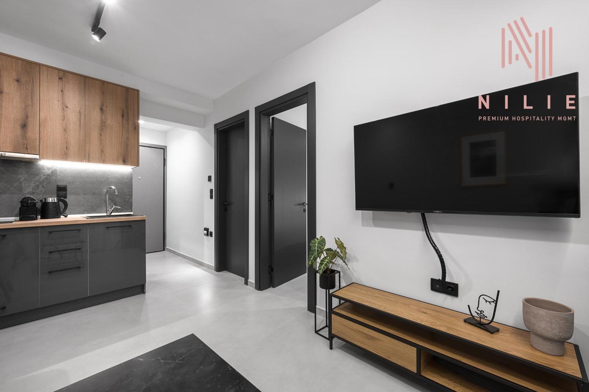 Room8, Nilie Hospitality Mgmt