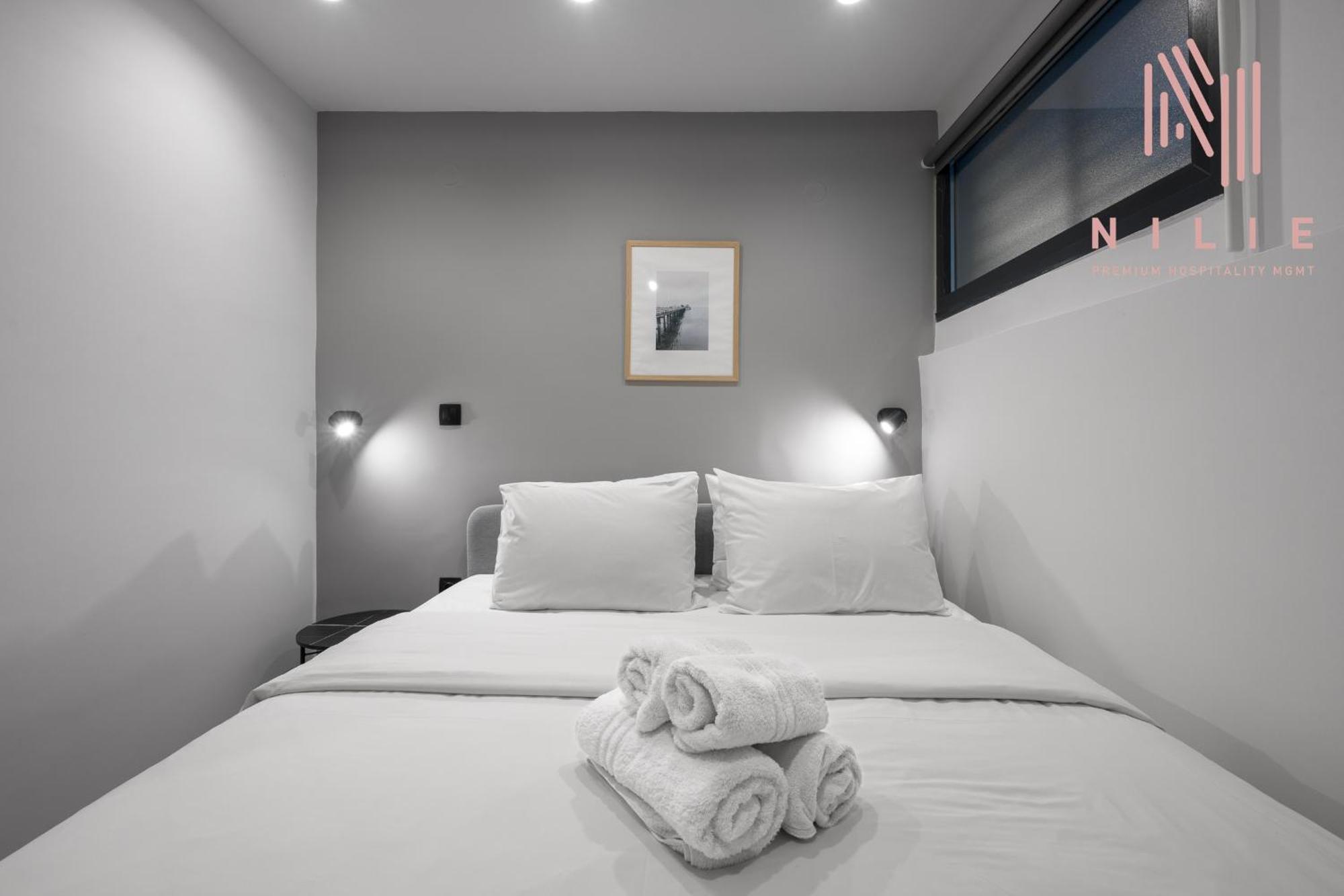 Room8, Nilie Hospitality Mgmt *